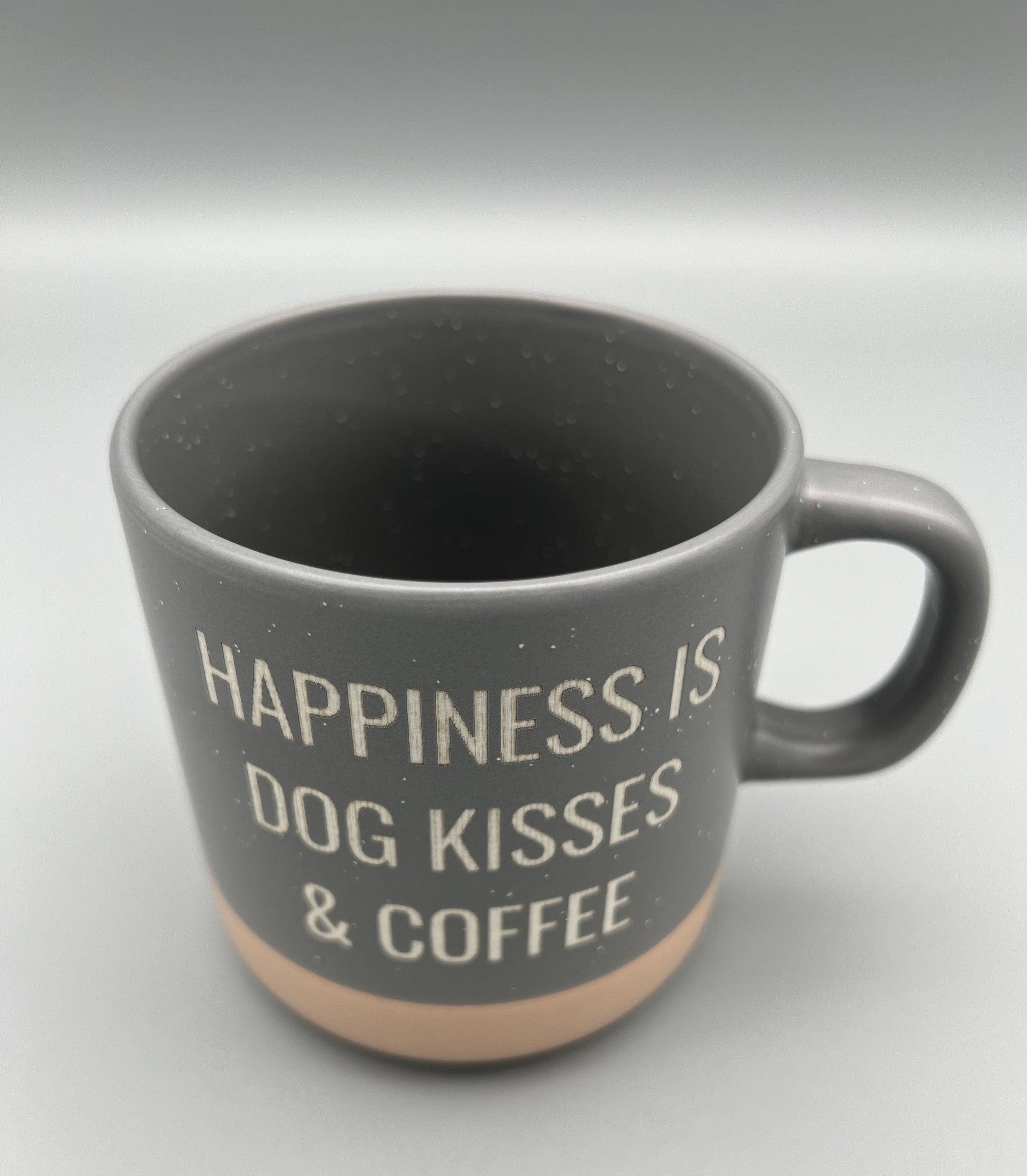 Steingut Tasse "Happiness is Dog Kisses & Coffee